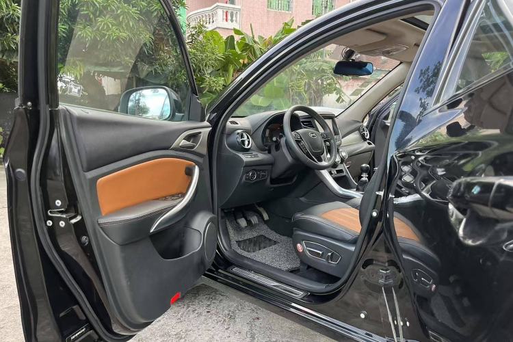 Used BYD Song 2016 1.5TI Manual Luxury Model Interior 10