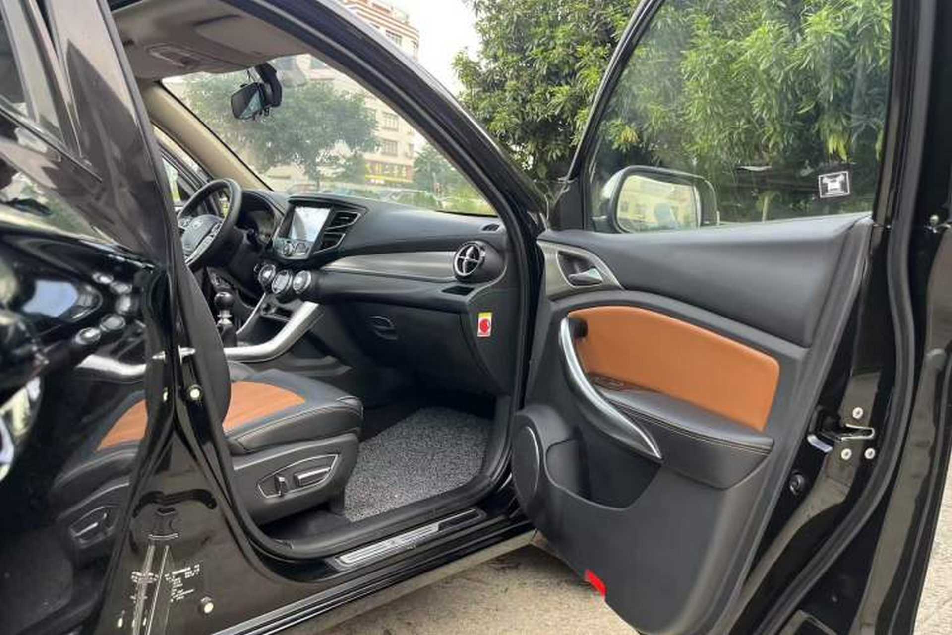 Used BYD Song 2016 1.5TI Manual Luxury Model Interior 2