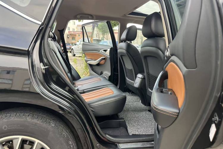 Used BYD Song 2016 1.5TI Manual Luxury Model Interior 3