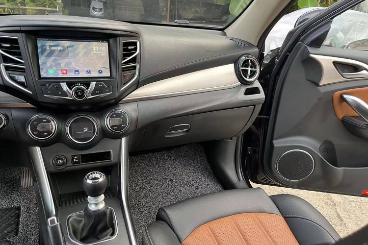 Used BYD Song 2016 1.5TI Manual Luxury Model Interior 5