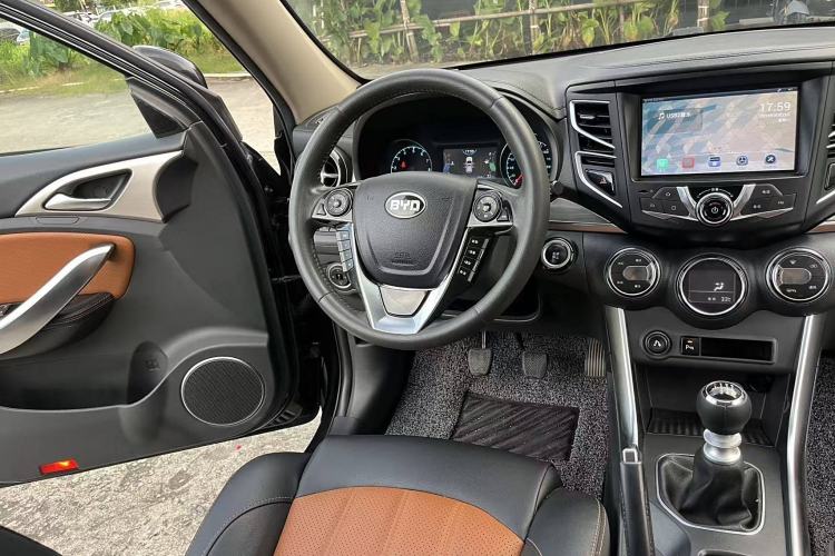 Used BYD Song 2016 1.5TI Manual Luxury Model Interior 6
