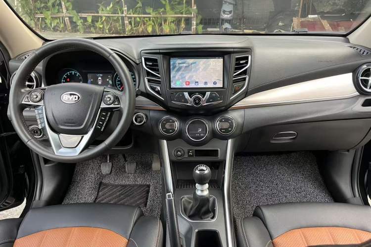 Used BYD Song 2016 1.5TI Manual Luxury Model Interior 7