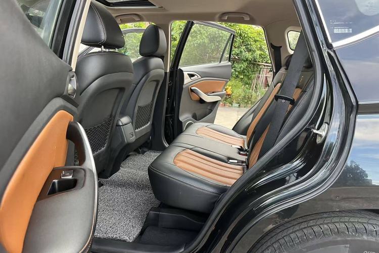 Used BYD Song 2016 1.5TI Manual Luxury Model Interior 8