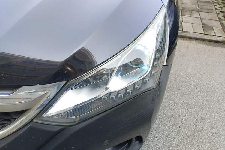 Used BYD Song 2016 GaiShi Edition 1.5TI Manual Elite Model Left Front Headlight