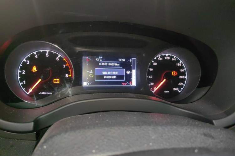 Used BYD Song 2016 GaiShi Edition 1.5TI Manual Elite Model Odometer Close Up