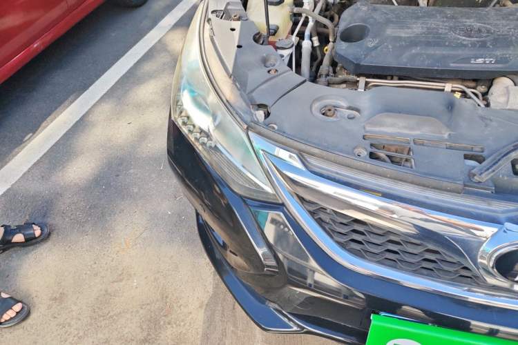 Used BYD Song 2016 Gaishi Edition 1.5TI Manual Haoya Model Right Front Headlight