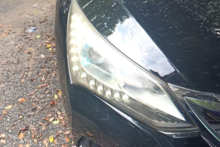 Used BYD Song 2016 1.5TI Manual Luxury Model Right Front Headlight