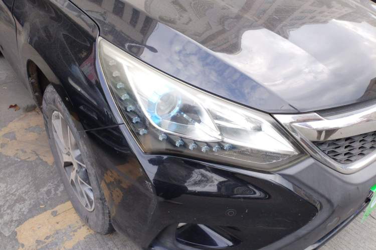 Used BYD Song 2016 1.5TI Manual Luxury Model Right Front Headlight