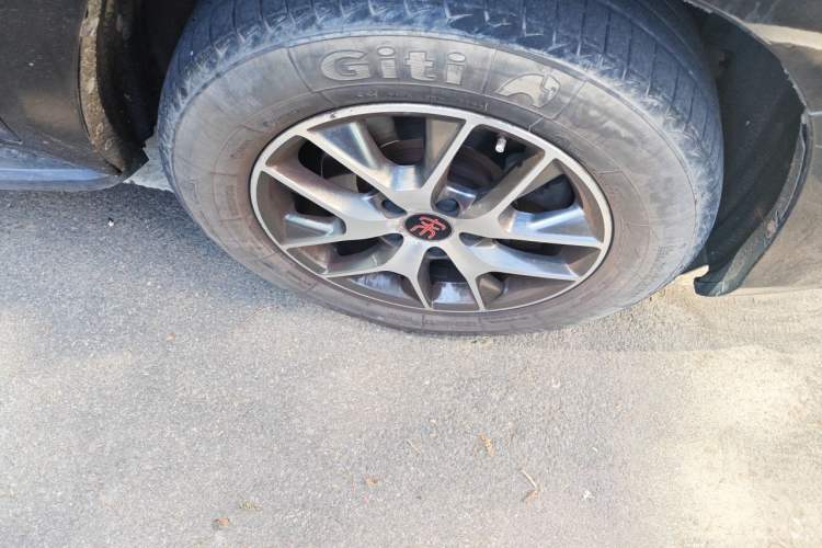 Used BYD Song 2016 Gaishi Edition 1.5TI Manual Haoya Model Right Front Wheel Hub
