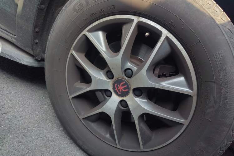Used BYD Song 2016 Gaishi Edition 1.5TID Automatic Luxury Model Right Front Wheel Hub