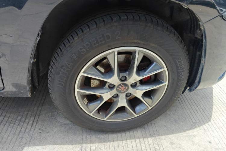 Used BYD Song 2016 GaiShi Edition 1.5TID Automatic Elite Model Right Front Wheel Hub
