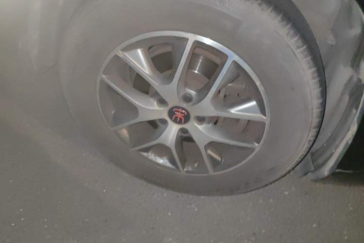 Used BYD Song 2016 GaiShi Edition 1.5TI Manual Elite Model Right Front Wheel Hub