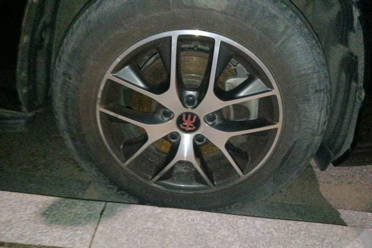 Used BYD Song 2016 GaiShi Edition 1.5TI Manual Elite Model Right Front Wheel Hub