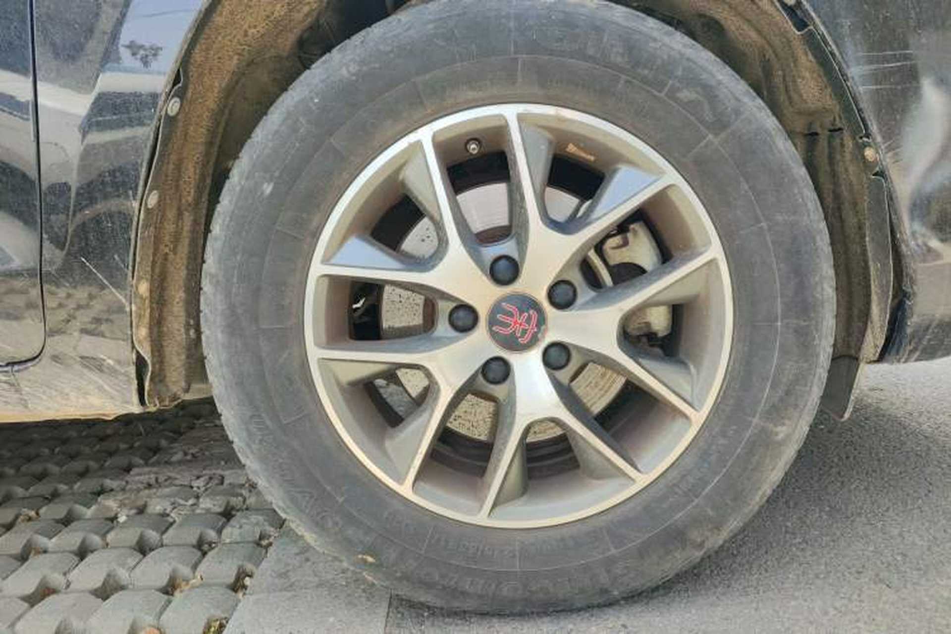 Used BYD Song 2016 Gaishi Edition 1.5TI Manual Haoya Model Right Front Wheel Hub
