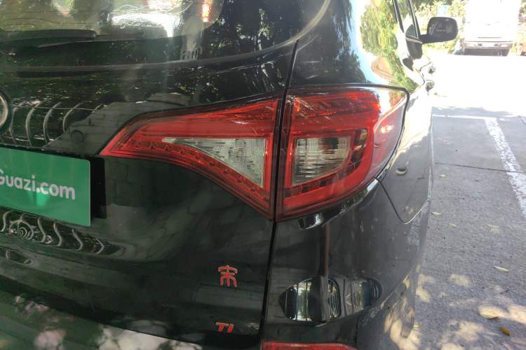 Used BYD Song 2016 GaiShi Edition 1.5TI Manual Elite Model Right Rear Taillight