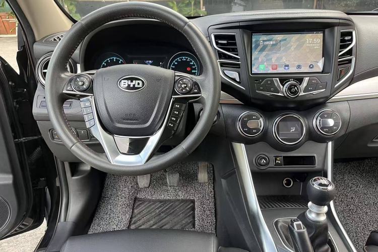 Used BYD Song 2016 1.5TI Manual Luxury Model Steering Wheel