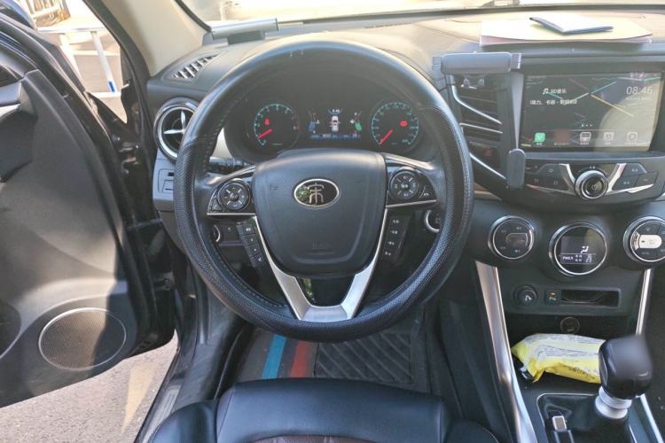 Used BYD Song 2016 Gaishi Edition 1.5TI Manual Haoya Model Steering Wheel