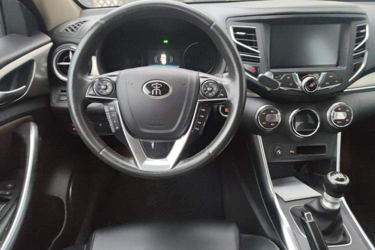 Used BYD Song 2016 GaiShi Edition 1.5TI Manual Elite Model Steering Wheel