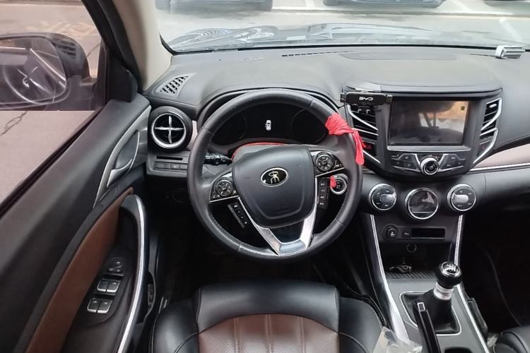 Used BYD Song 2016 GaiShi Edition 1.5TI Manual Elite Model Steering Wheel