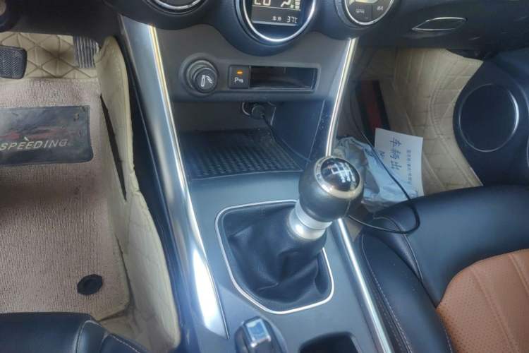 Used BYD Song 2016 1.5TI Manual Luxury Model Gear Lever