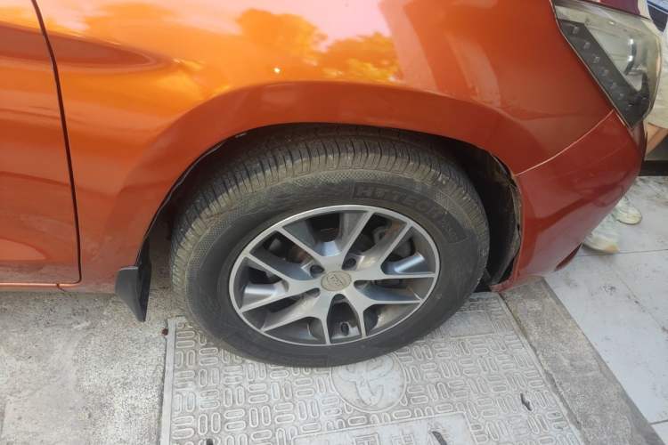 Used BYD Song 2016 1.5TI Manual Luxury Model Right Front Wheel Hub
