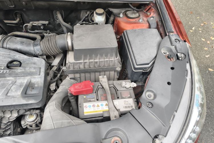 Used BYD Song 2016 2.0TID Automatic Prestige Edition Engine Bay Left