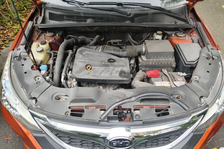 Used BYD Song 2016 2.0TID Automatic Prestige Edition Engine Bay