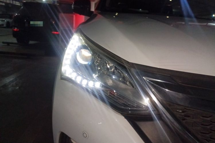 Used BYD Song 2016 2.0TID Automatic Flagship Edition Right Front Headlight