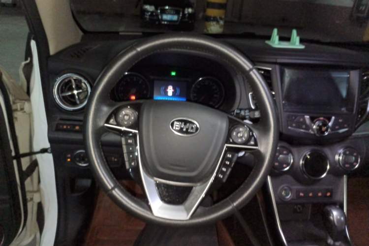 Used BYD Song 2016 2.0TID Automatic Flagship Edition Steering Wheel