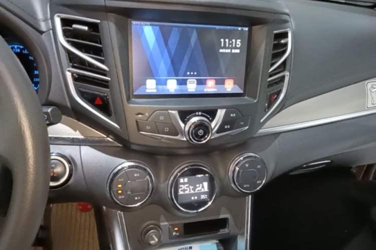 Used BYD Song 2016 2.0TID Automatic Prestige Edition Audio And AC Panel