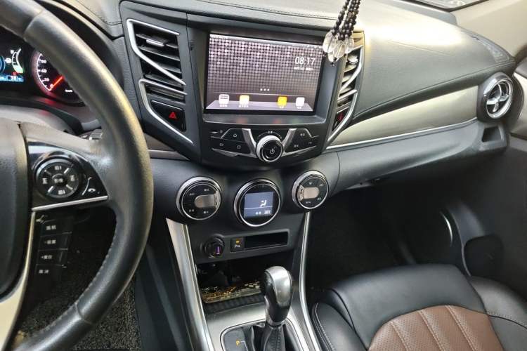 Used BYD Song 2016 GaiShi Edition 1.5TID Automatic Elite Model Audio And AC Panel