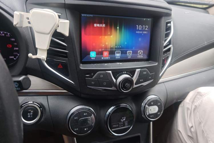 Used BYD Song 2016 Gaishi Edition 1.5TI Manual Haoya Model Audio And AC Panel