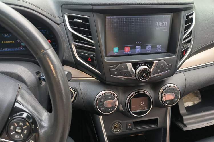 Used BYD Song 2016 1.5TI Manual Luxury Model Audio And AC Panel