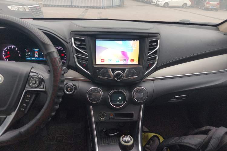 Used BYD Song 2016 1.5TI Manual Luxury Model Audio And AC Panel