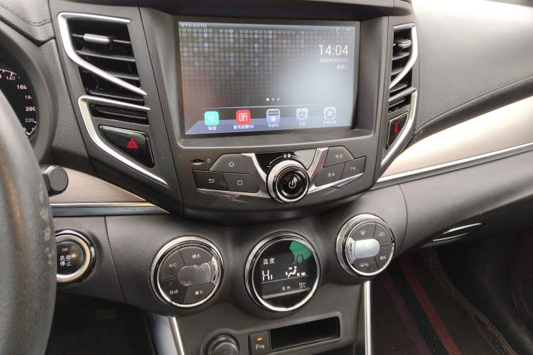 Used BYD Song 2016 2.0TID Automatic Prestige Edition Audio And AC Panel