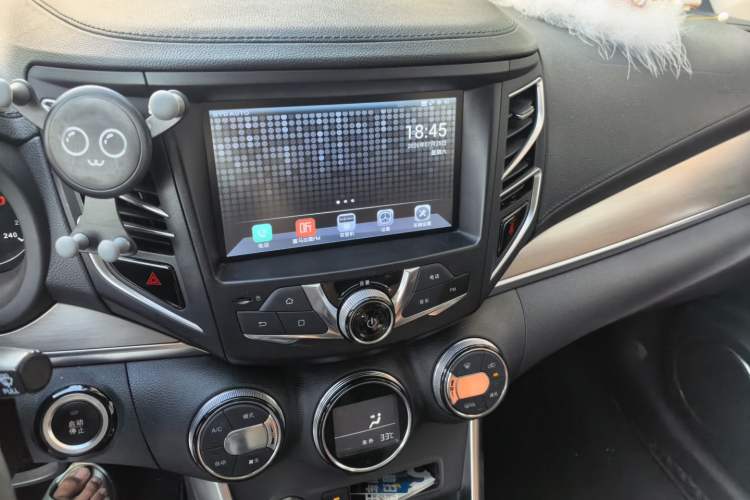 Used BYD Song 2016 1.5TI Manual Luxury Model Audio And AC Panel
