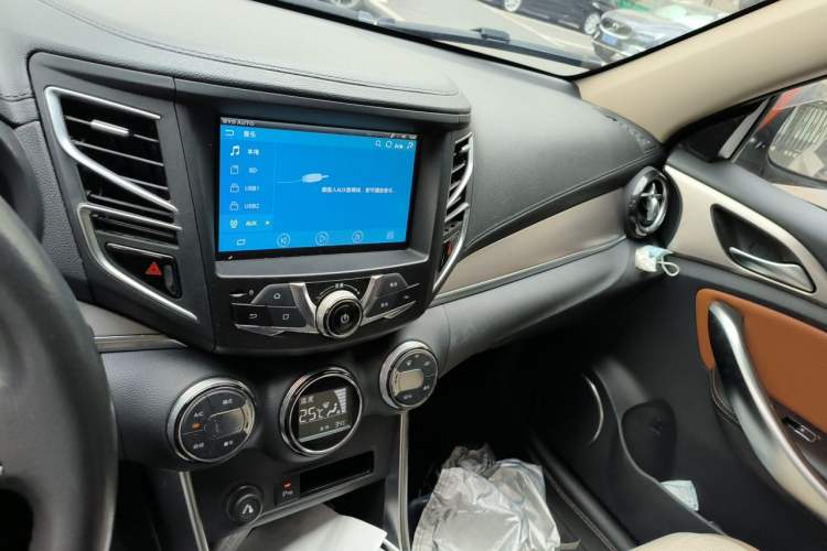 Used BYD Song 2016 1.5TI Manual Luxury Model Audio And AC Panel