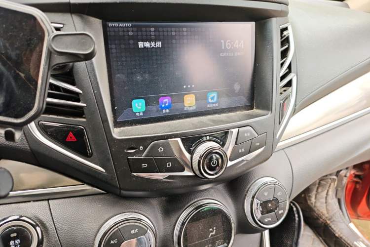 Used BYD Song 2016 GaiShi Edition 1.5TI Manual Elite Model Audio And AC Panel