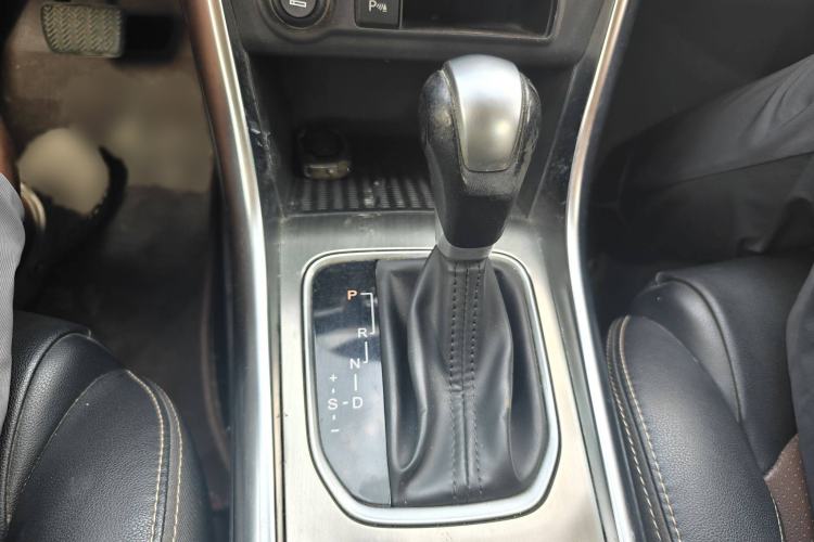 Used BYD Song 2016 GaiShi Edition 1.5TID Automatic Elite Model Audio And AC Panel