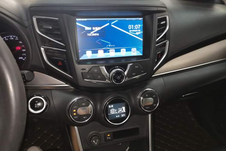 Used BYD Song 2016 1.5TI Manual Luxury Model Audio And AC Panel
