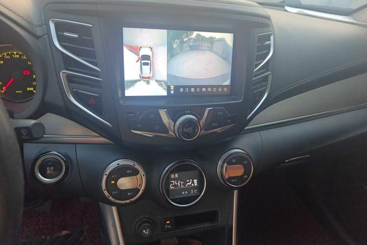 Used BYD Song 2016 1.5TI Manual Luxury Model Audio And AC Panel