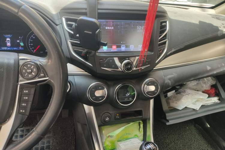 Used BYD Song 2016 1.5TI Manual Luxury Model Audio And AC Panel