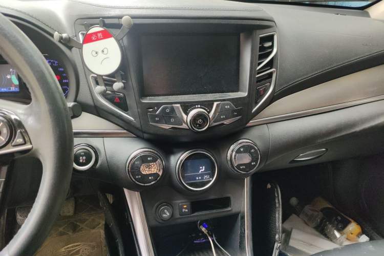 Used BYD Song 2016 1.5TI Manual Luxury Model Audio And AC Panel