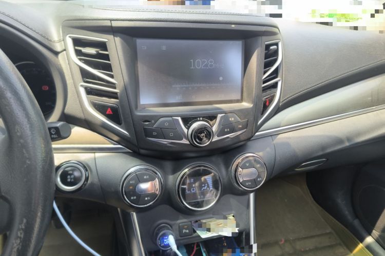 Used BYD Song 2016 GaiShi Edition 1.5TI Manual Elite Model Audio And AC Panel