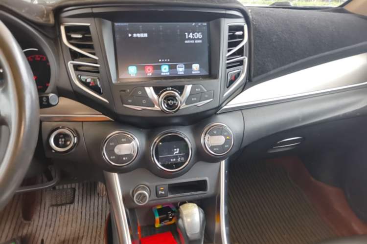 Used BYD Song 2016 GaiShi Edition 1.5TID Automatic Elite Model Audio And AC Panel