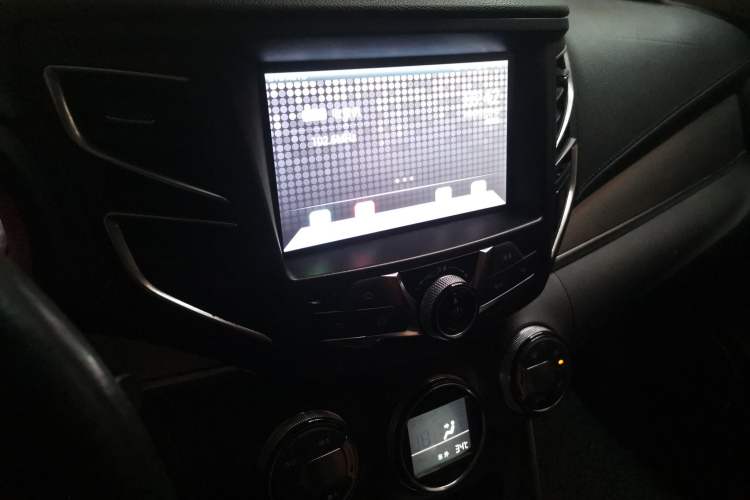 Used BYD Song 2016 2.0TID Automatic Prestige Edition Audio And AC Panel