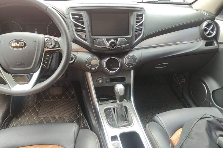 Used BYD Song 2016 2.0TID Automatic Prestige Edition Audio And AC Panel