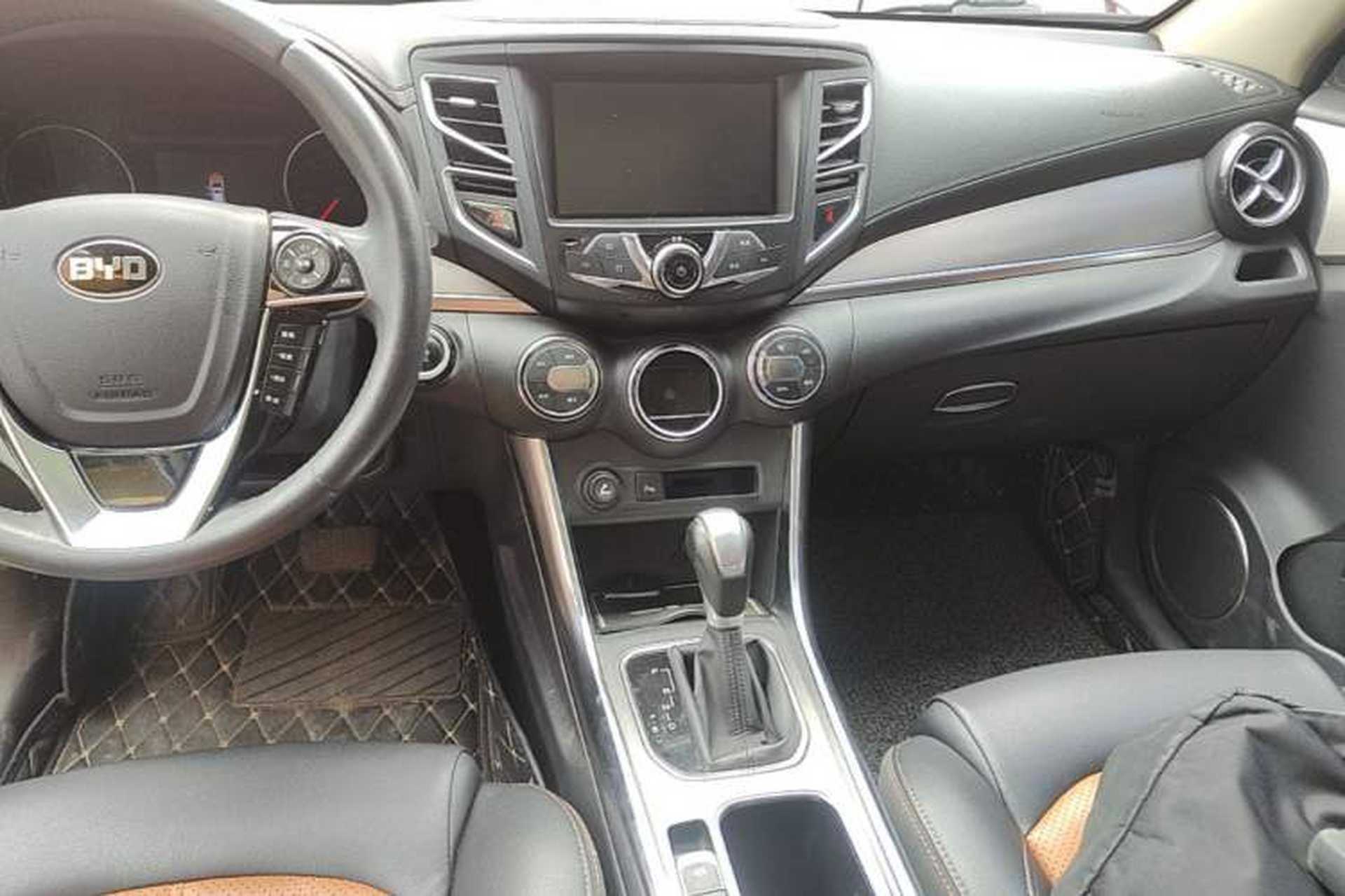 Used BYD Song 2016 2.0TID Automatic Prestige Edition Audio And AC Panel