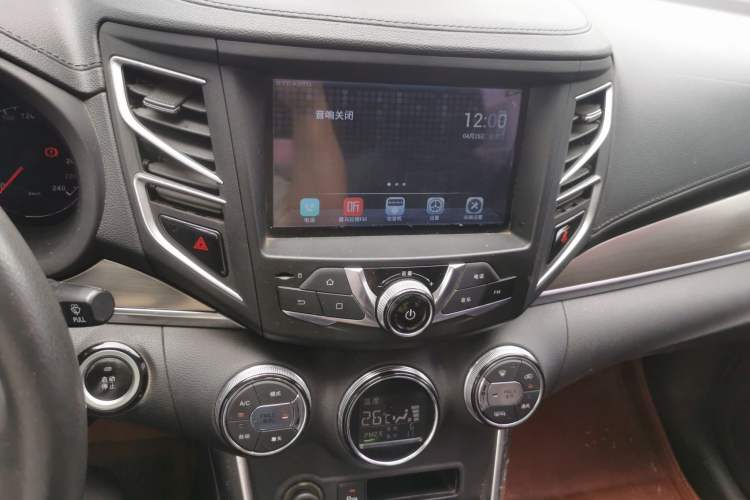 Used BYD Song 2016 Gaishi Edition 1.5TI Manual Haoya Model Audio And AC Panel