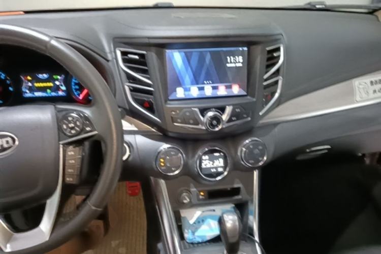 Used BYD Song 2016 2.0TID Automatic Prestige Edition Center Console